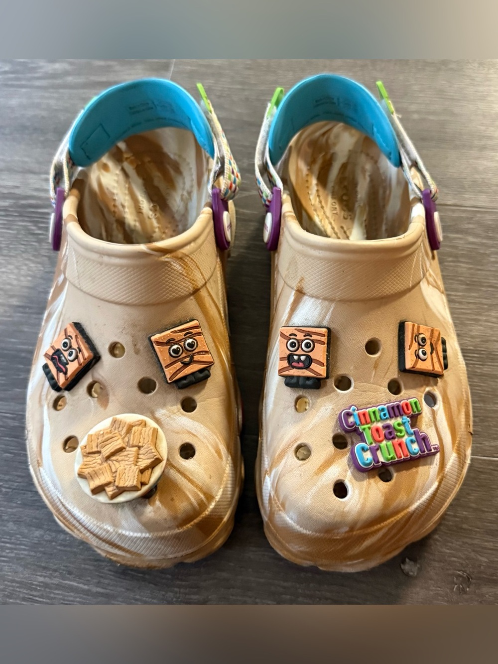CROCS Cinnamon Toast Crunch sz 6